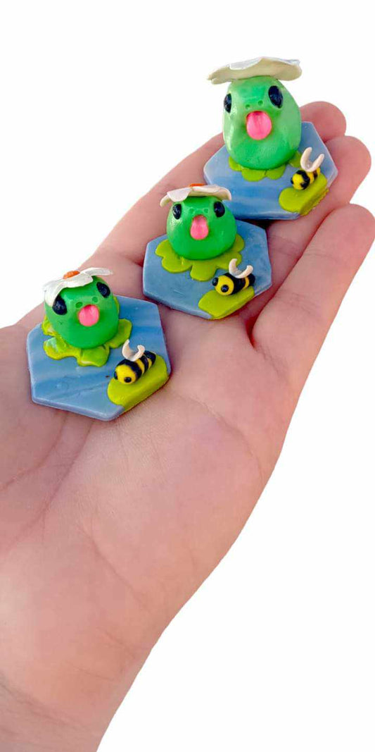 Small frog Clay collectible