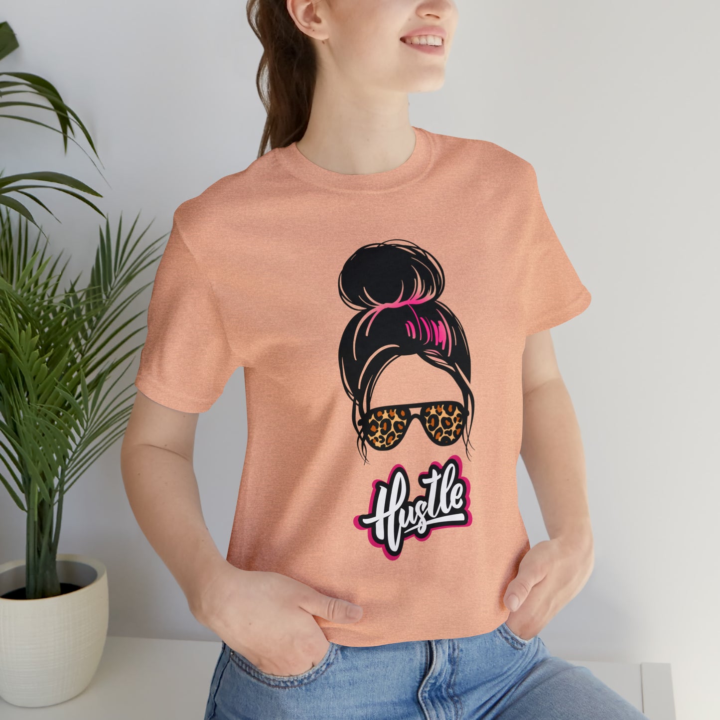 Hustle messy bun pink Unisex Jersey Short Sleeve Tee