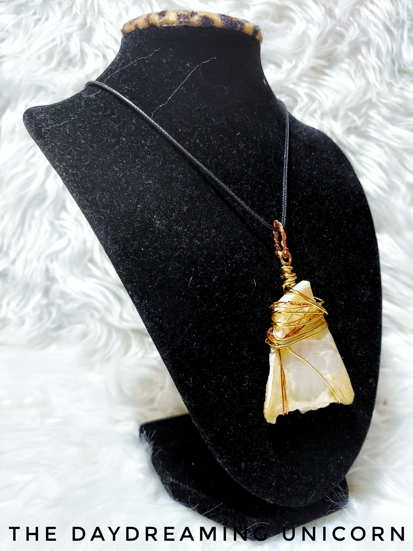 Crystal stone Pendant: Mother of Pearl