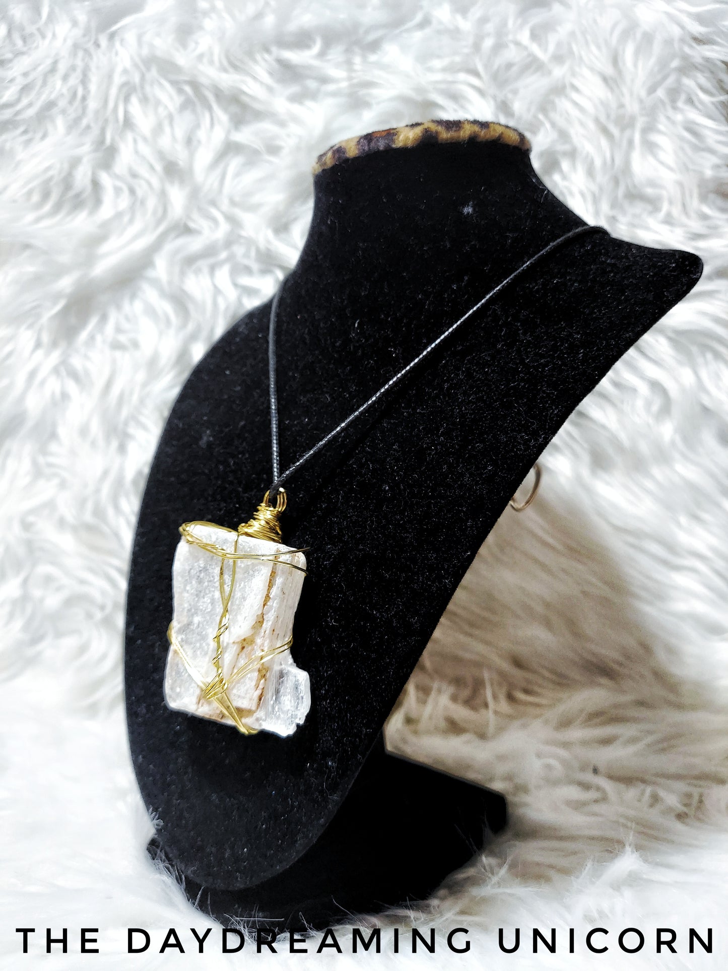 Crystal stone pendant: Gypsum