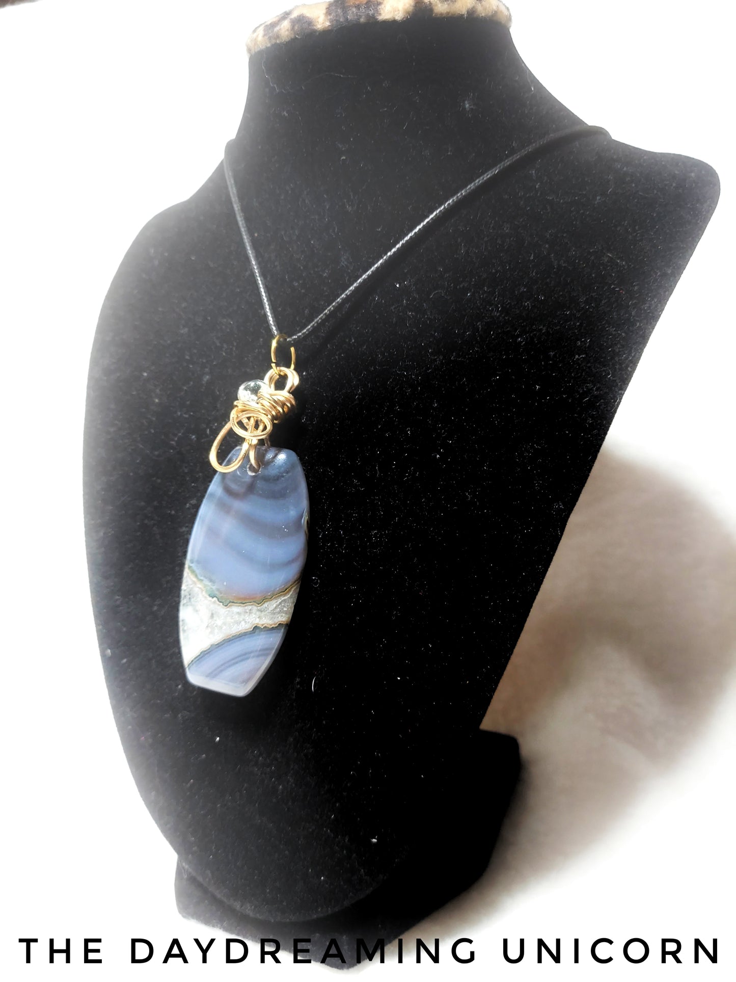 Crystal stone pendant: Banded agate