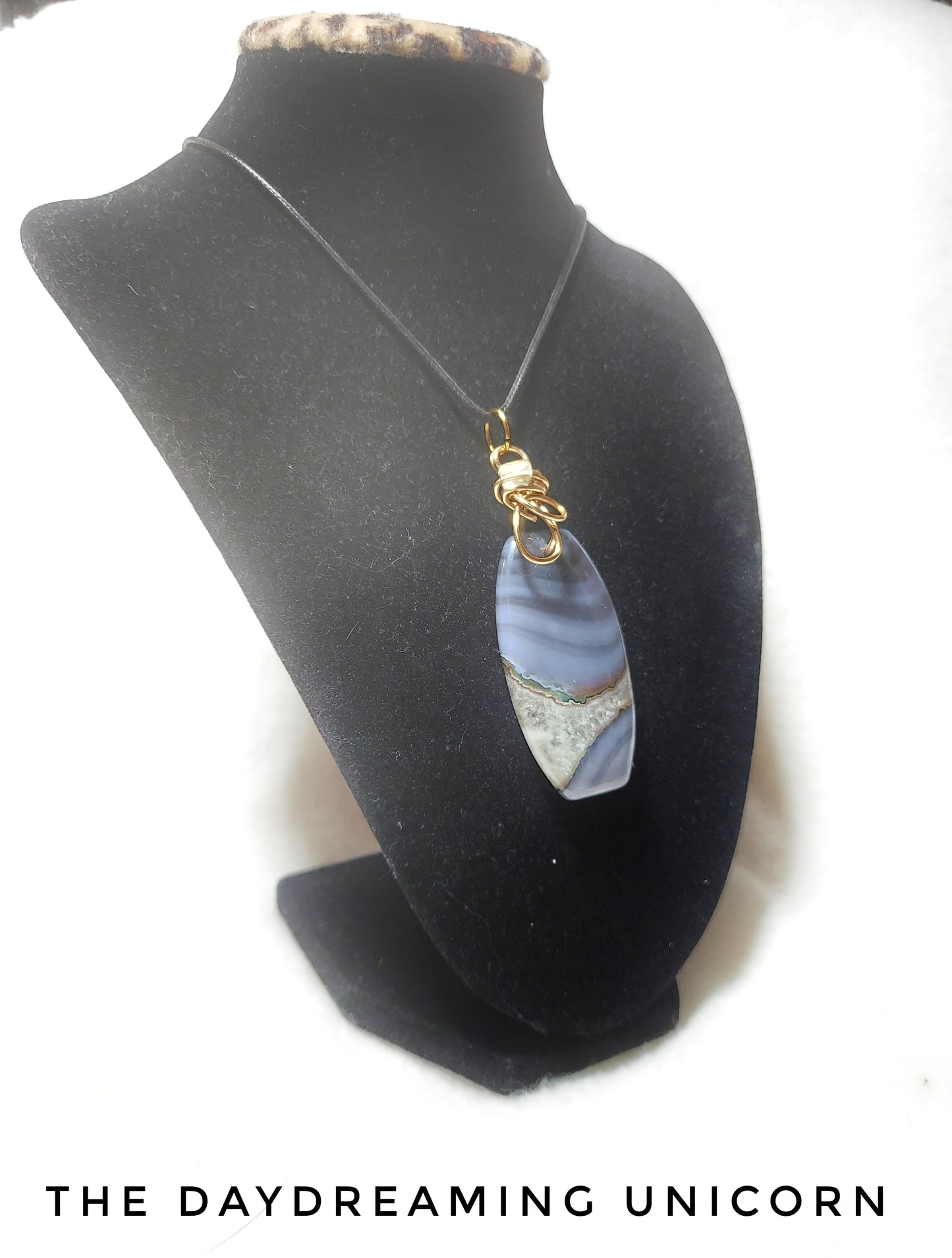 Crystal stone pendant: Banded agate