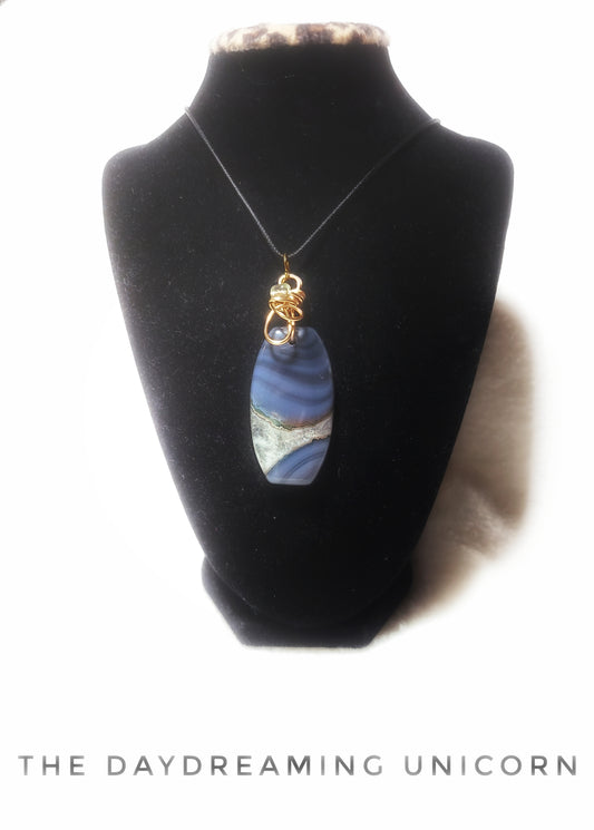 Crystal stone pendant: Banded agate