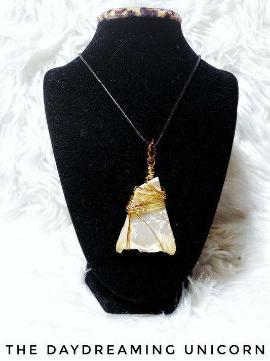 Crystal stone Pendant: Mother of Pearl