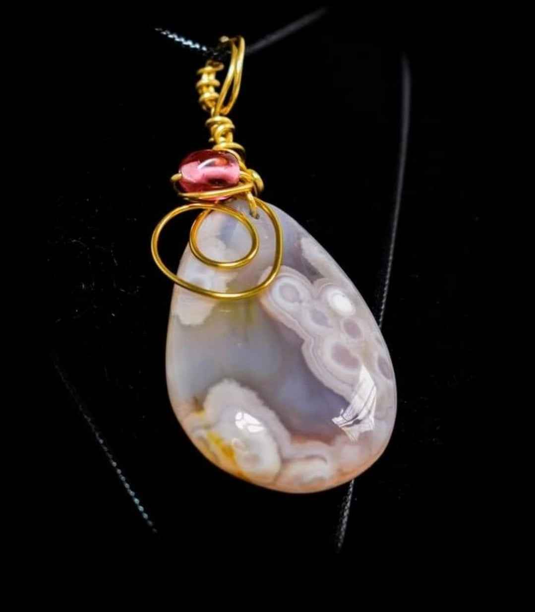 Crystal stone pendant: Flower Agate