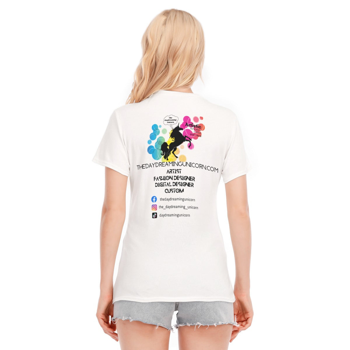 The daydreaming unicorn Women's Round Neck T-Shirt | 190GSM Cotton