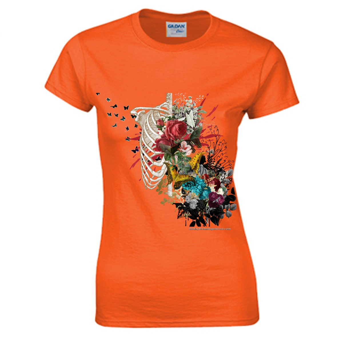 The flight of love Women's O-neck T-shirt | Gildan 180GSM Cotton (DTG)